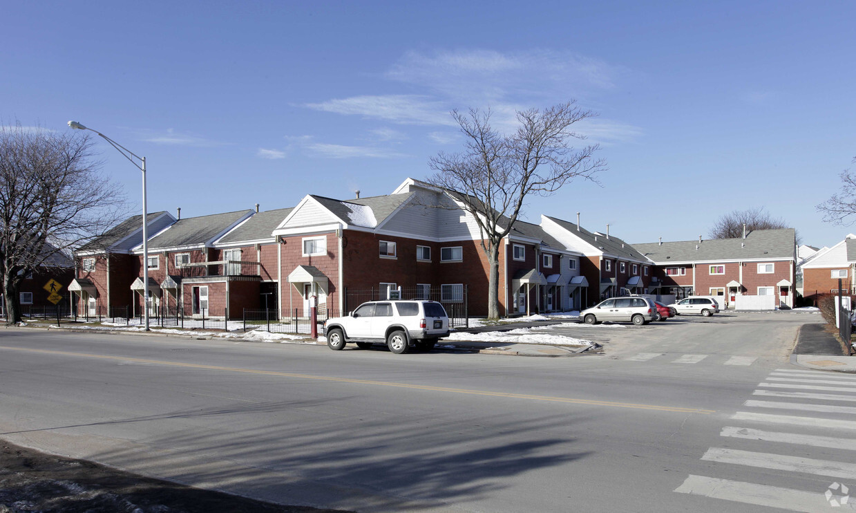 Foto del edificio - Wiggins Village Apartments