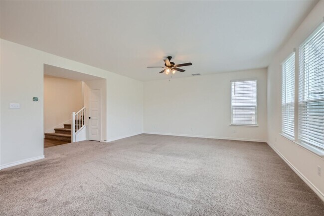 Building Photo - 4 bedrooms, loft, office, open floor plan ...