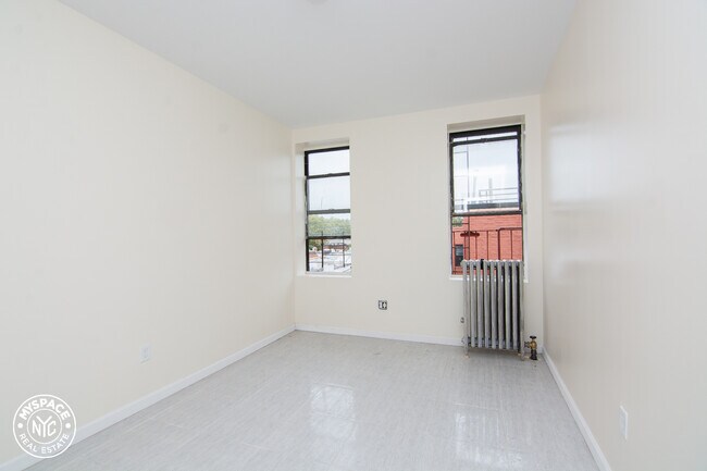 Foto del edificio - 553 Hinsdale St
