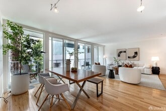 Building Photo - 1425 Lakeside Dr