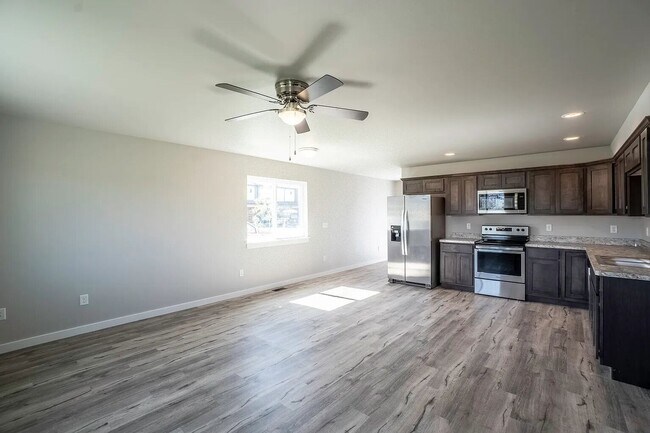 Foto del edificio - 3 bedroom, 2 bath Townhome in Belgrade