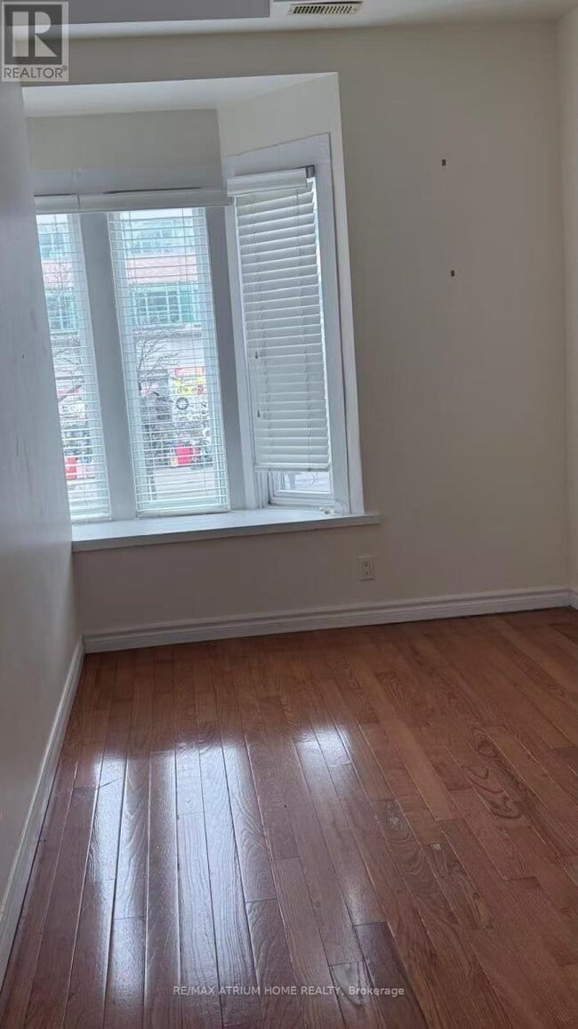 Building Photo - 413 Spadina Ave.