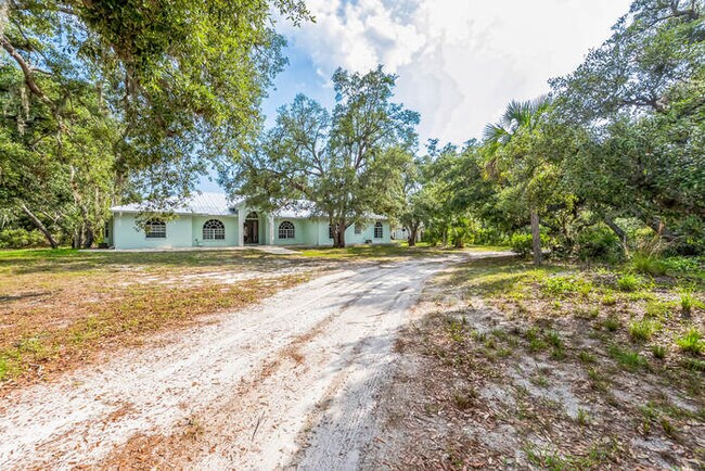 Building Photo - Lease to Luxe: Get Your Slice of Paradise ...