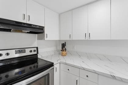 Building Photo - 8027 Lagos De Campo Blvd