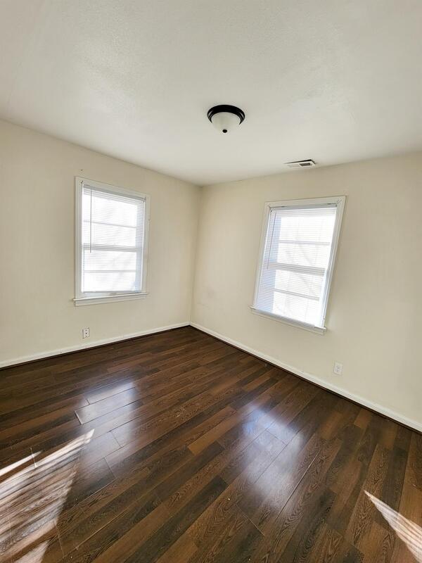 Building Photo - 1566 N Battin St