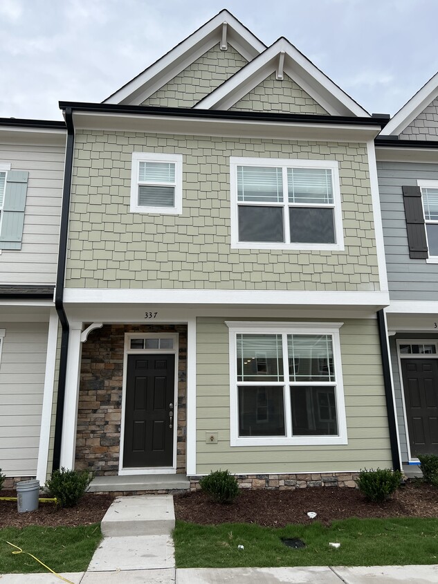 Primary Photo - 337 Old Grove Ln