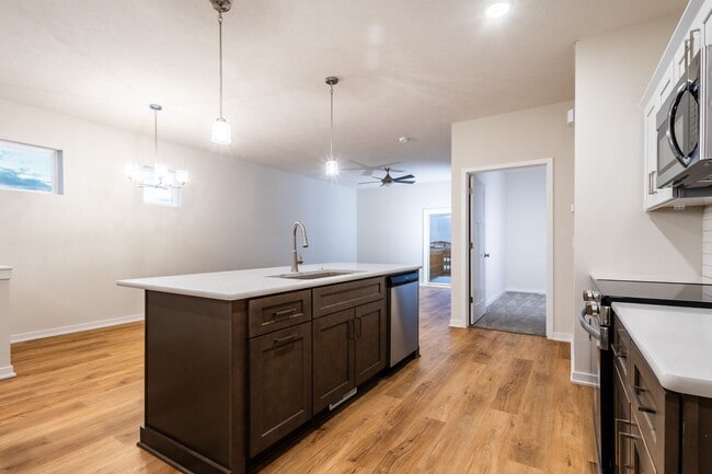 Foto del edificio - Top Of The Line Newly Built Duplex!