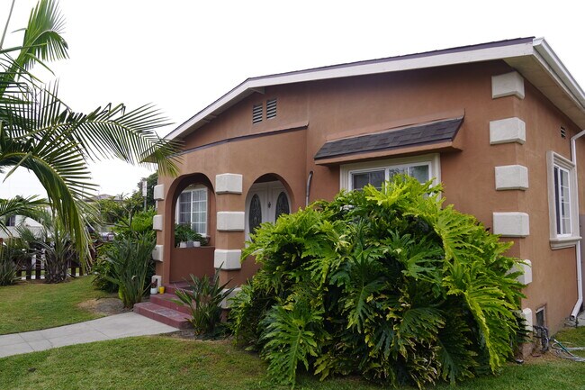 Building Photo - 2232 Mortimer Ave