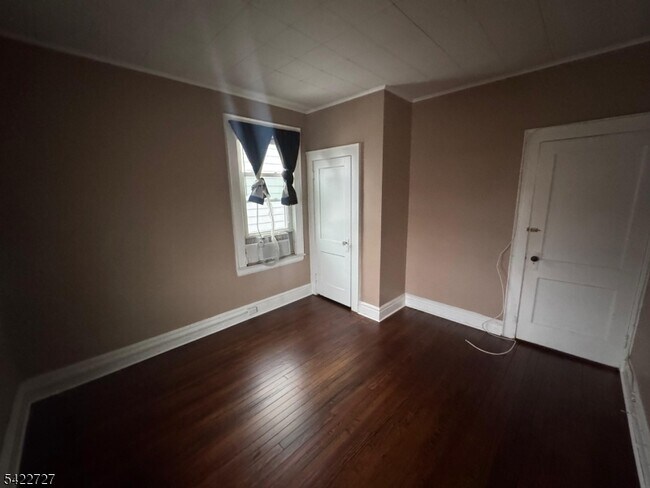 Building Photo - 742 Pennington St