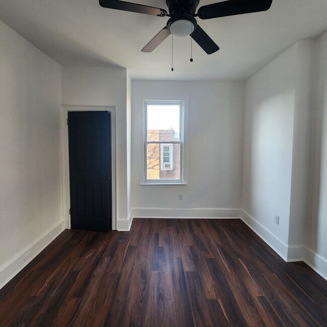 Foto del edificio - 5723 Baltimore Ave