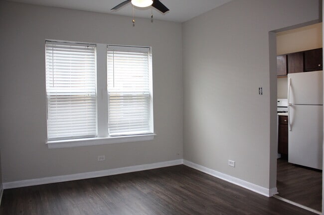 Building Photo - 2400 N Kilbourn Ave