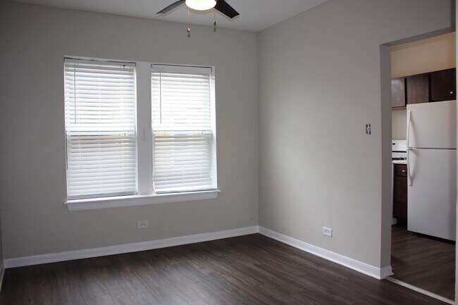 Foto del edificio - 2400 N Kilbourn Ave