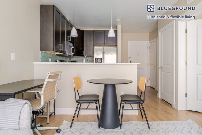 Building Photo - 33 Rogers St