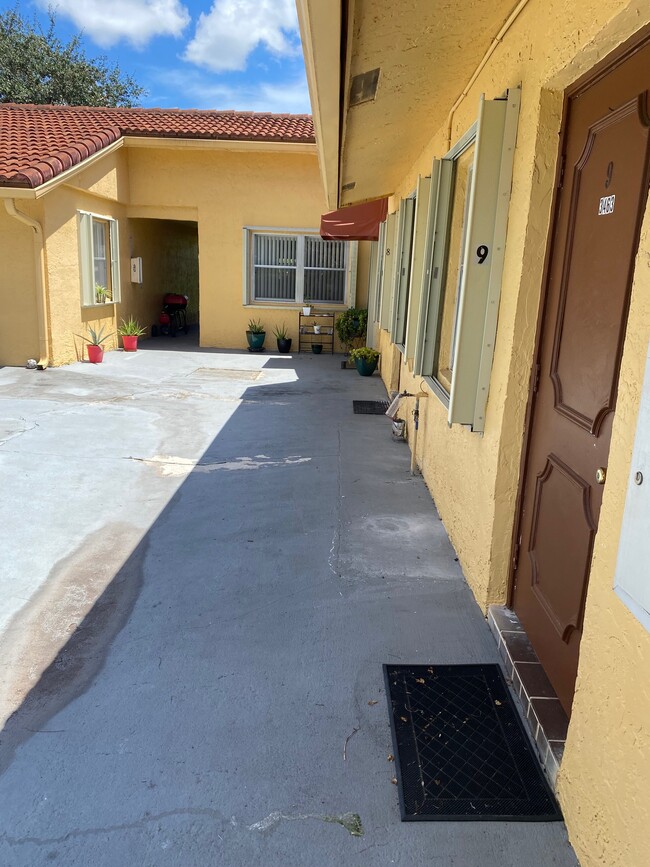 Building Photo - 3467 Coral Springs Dr