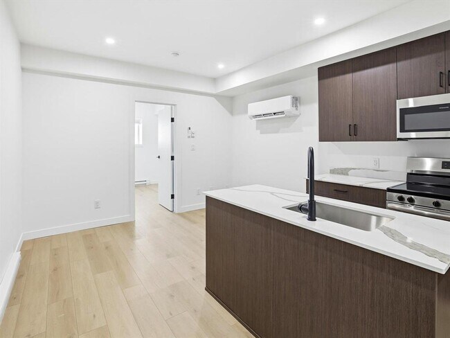 Photo du bâtiment - 129 5 Ave N