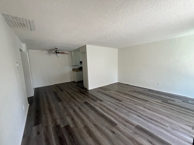 Foto del edificio - 51099 Eisenhower Dr