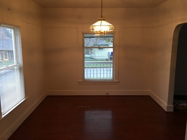 Foto del edificio - 8515 N Drummond Ave