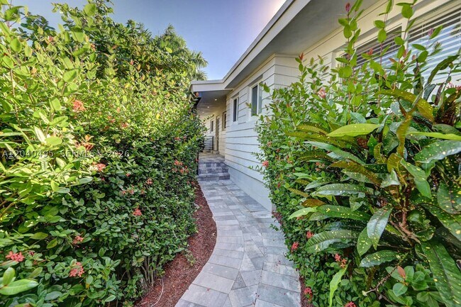 Building Photo - 714 Tyler St