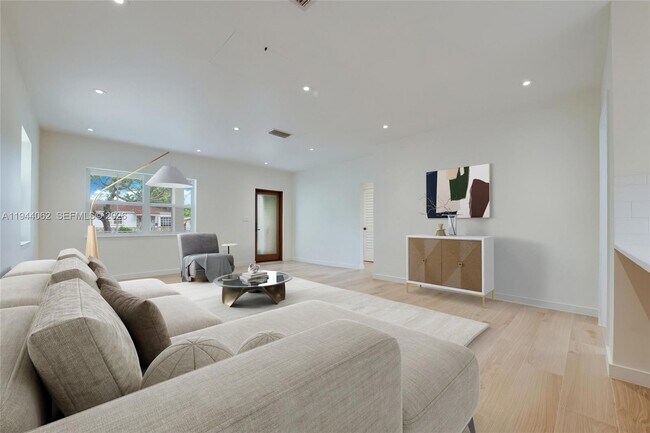 Foto del edificio - 6356 SW 14th St