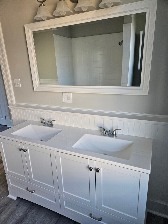 Bath rm - 235 5th Ave