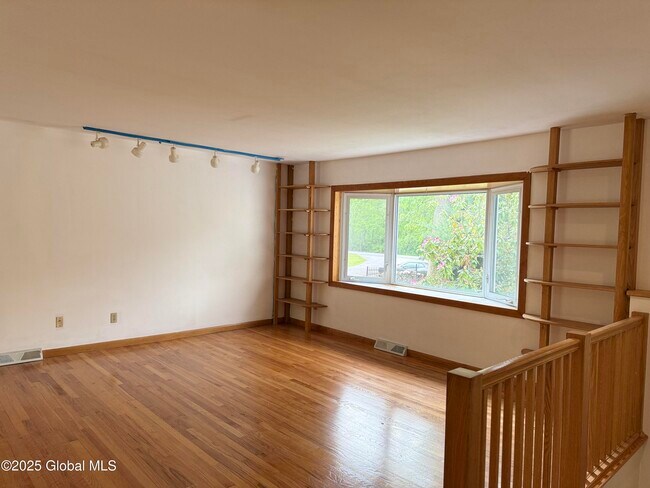 Foto del edificio - 1565 Crescent Rd