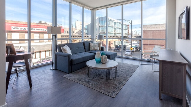 Building Photo - Luxe Logan Square