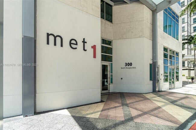 Foto del edificio - 300 S Biscayne Blvd