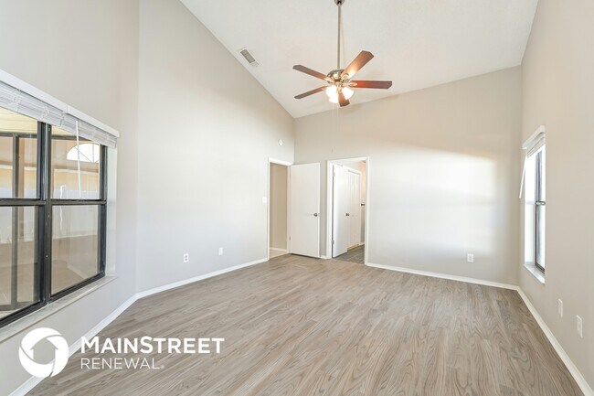 Foto del edificio - 267 Lakebreeze Cir