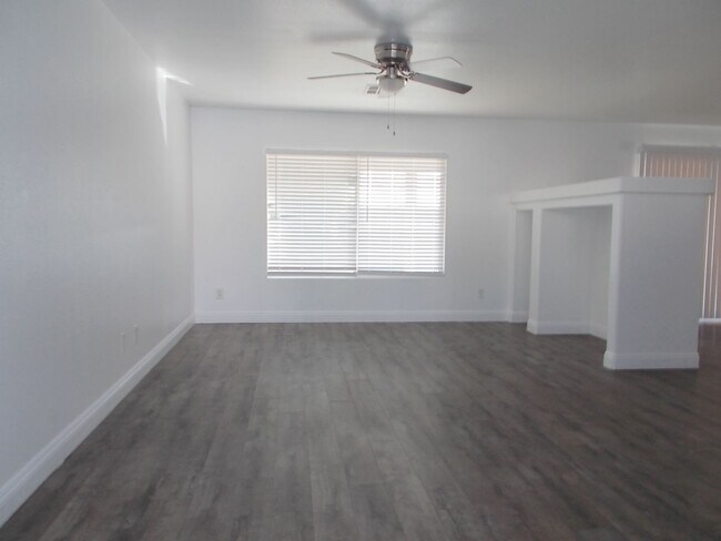 Foto del edificio - Spacious 4-Bedroom, 2.5-Bathroom Home – Fr...