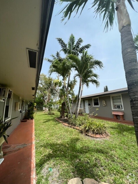 Building Photo - Hallandale 102-108 Nw 1st Street ( 108 Pre...