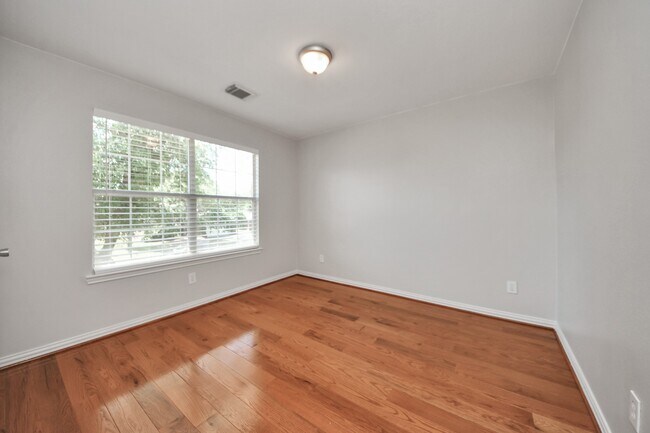 Foto del edificio - 20710 Mossy Hill Ln