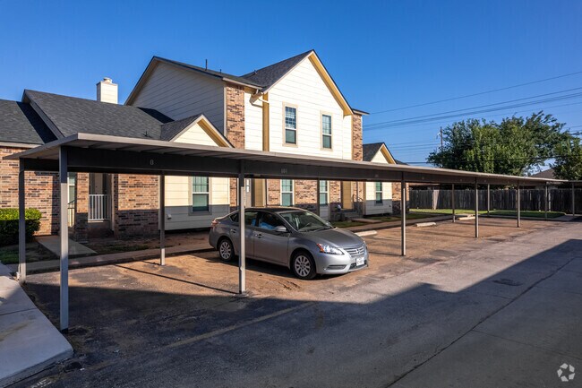 Aparcamiento cubierto - Quail Creek Apartments