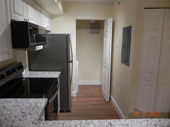 Foto del edificio - 577 SW 111th Ln