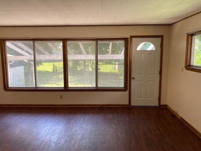 Building Photo - 214 N Bowen St