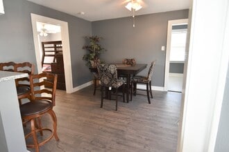 Building Photo - 807 7th St