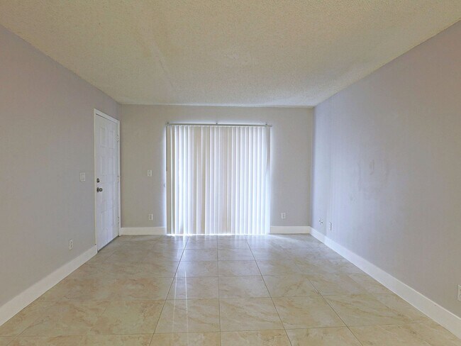 Foto del edificio - 5321 Summerlin Rd