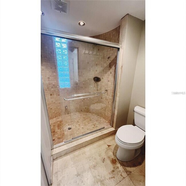 Foto del edificio - 1000 Winderley Pl