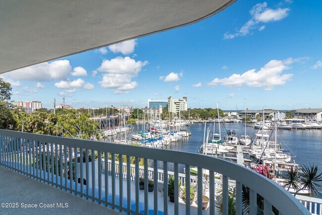 Building Photo - 1208 E River Dr