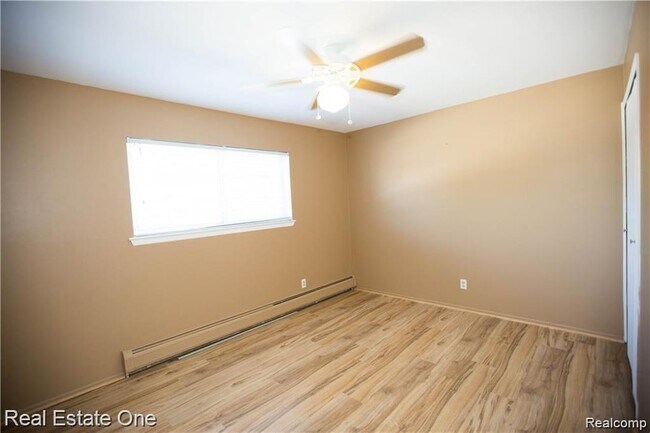 Building Photo - 2420 Parmenter Blvd