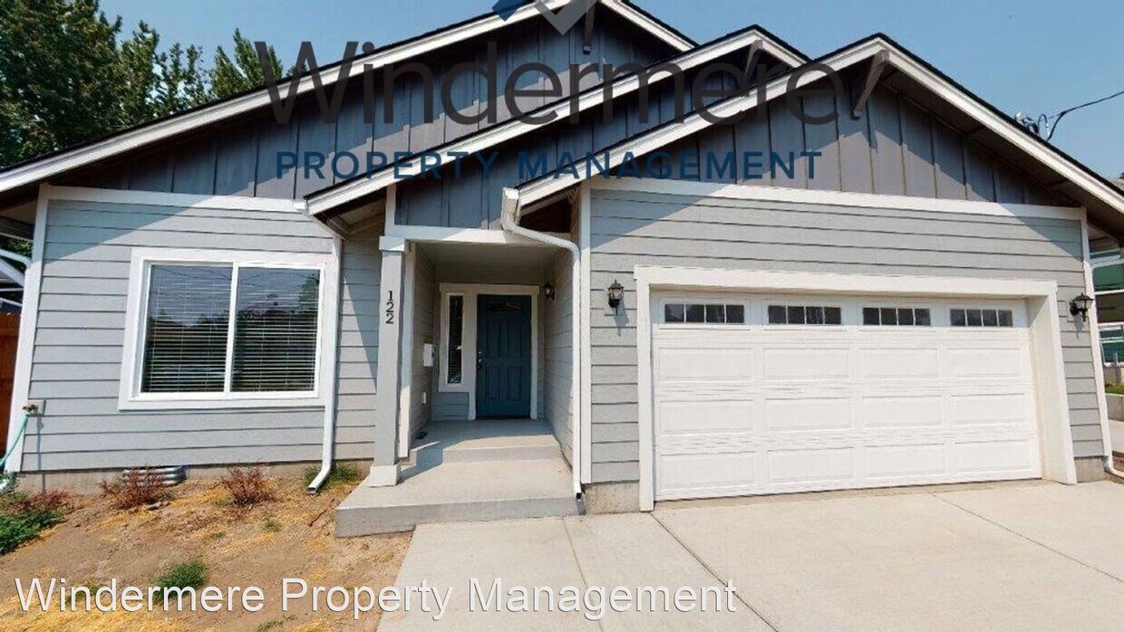 Foto principal - 4 br, 2 bath House - 122 W. Maple Street