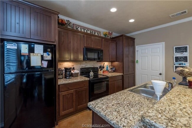 Building Photo - 4 Bedroom Home Near the Barracks and on Bus Route! AUGUST MOVE IN!