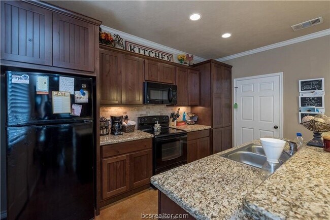 Foto del edificio - 4 Bedroom Home Near the Barracks and on Bus Route! AUGUST MOVE IN!