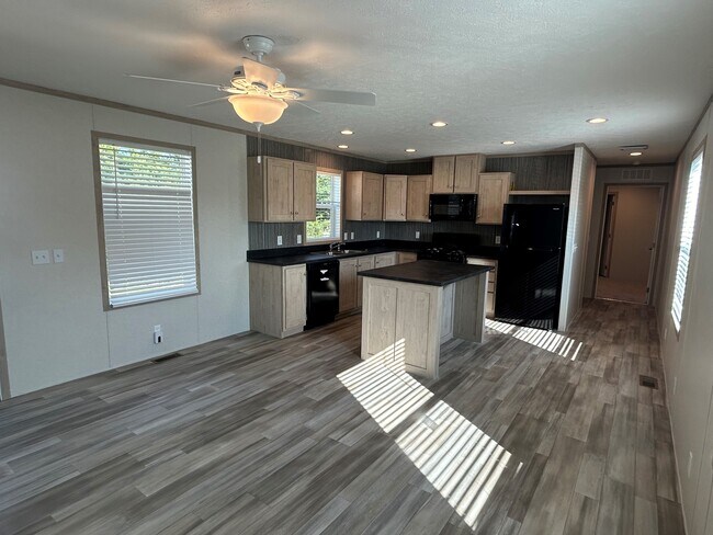 Foto del edificio - 5945 W Maple St
