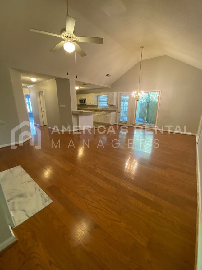 Foto del edificio - DEPOSIT PENDING! Wonderful Townhome for Rent in Hoover! Available to View Now!