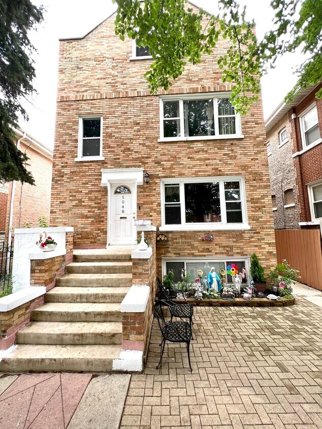 Primary Photo - 5048 W Henderson St