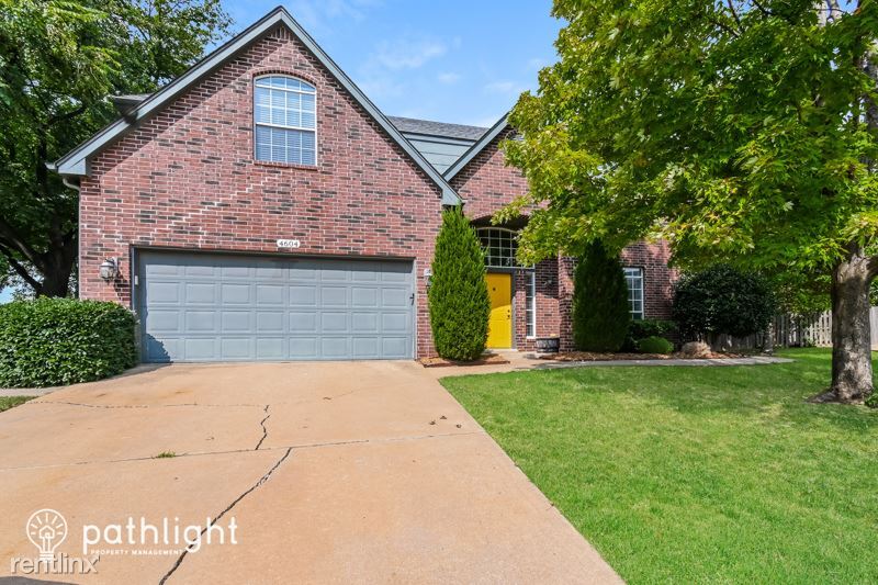 4 br, 2.5 bath House 4604 W Quincy Street
