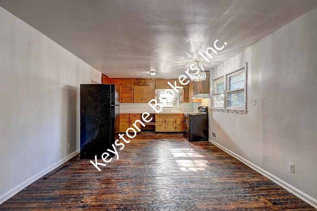 Building Photo - 1752 Upper River Rd