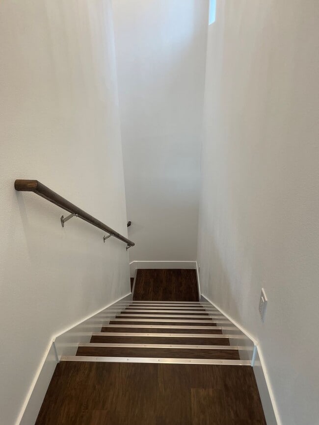 Building Photo - Now renting Brand new 1 bedroom 1.5 bathroom Executive Townhome