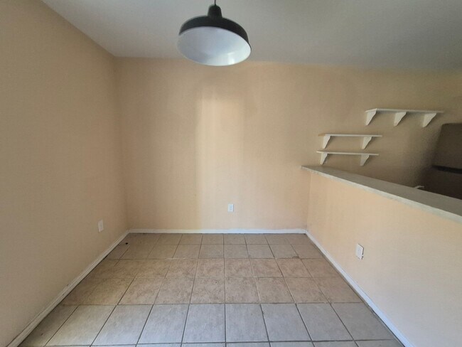 Building Photo - 3718 Pleasanton Rd