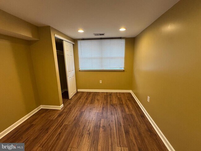 Foto del edificio - 7414 Keiffer St